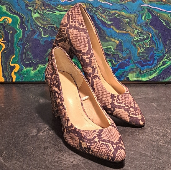 Heels ๐ - Picture 1 of 4